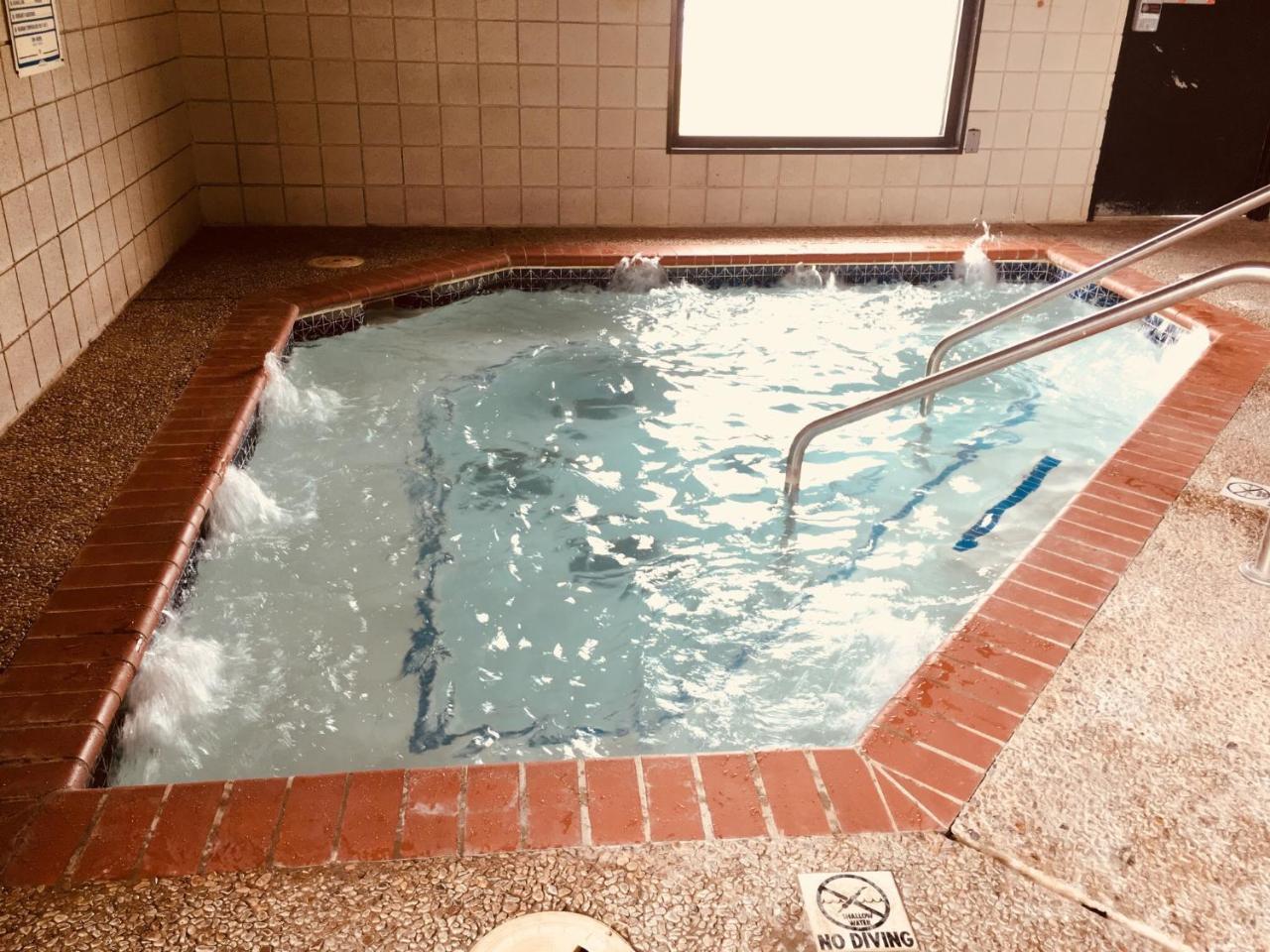 Regency Inn And Suites Stilwell Dış mekan fotoğraf